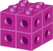 Hay cuatro torres de cubos que forman una torre cuadrada.