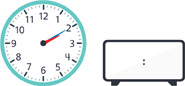 Hay un reloj con la manecilla de la hora apuntando al “2” y el minutero apuntando al “2”. Hay un reloj digital en blanco.